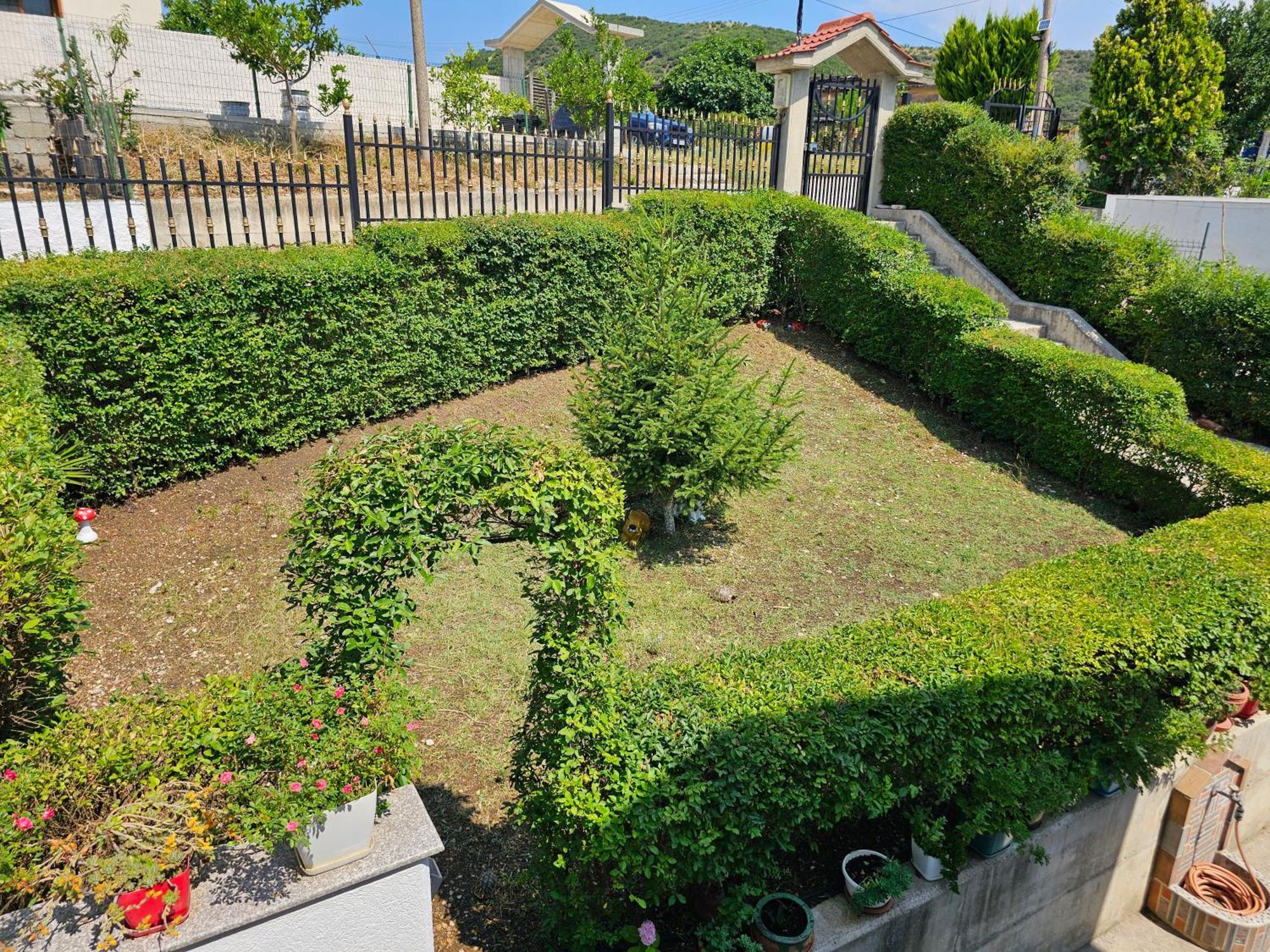 Villa River Escape - Private Beach, Scenic View & Bbq