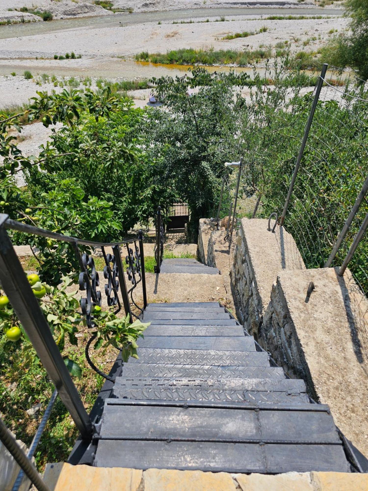 River Escape - Private Beach, Scenic View & Bbq Villa *