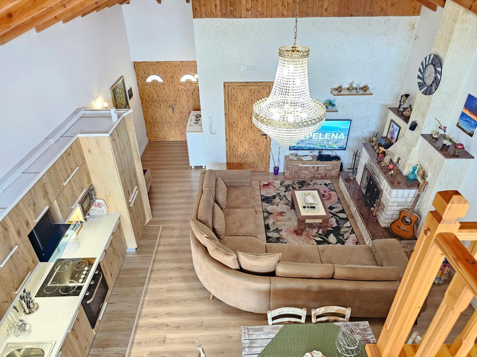 Villa River Escape - Private Beach, Scenic View & Bbq *