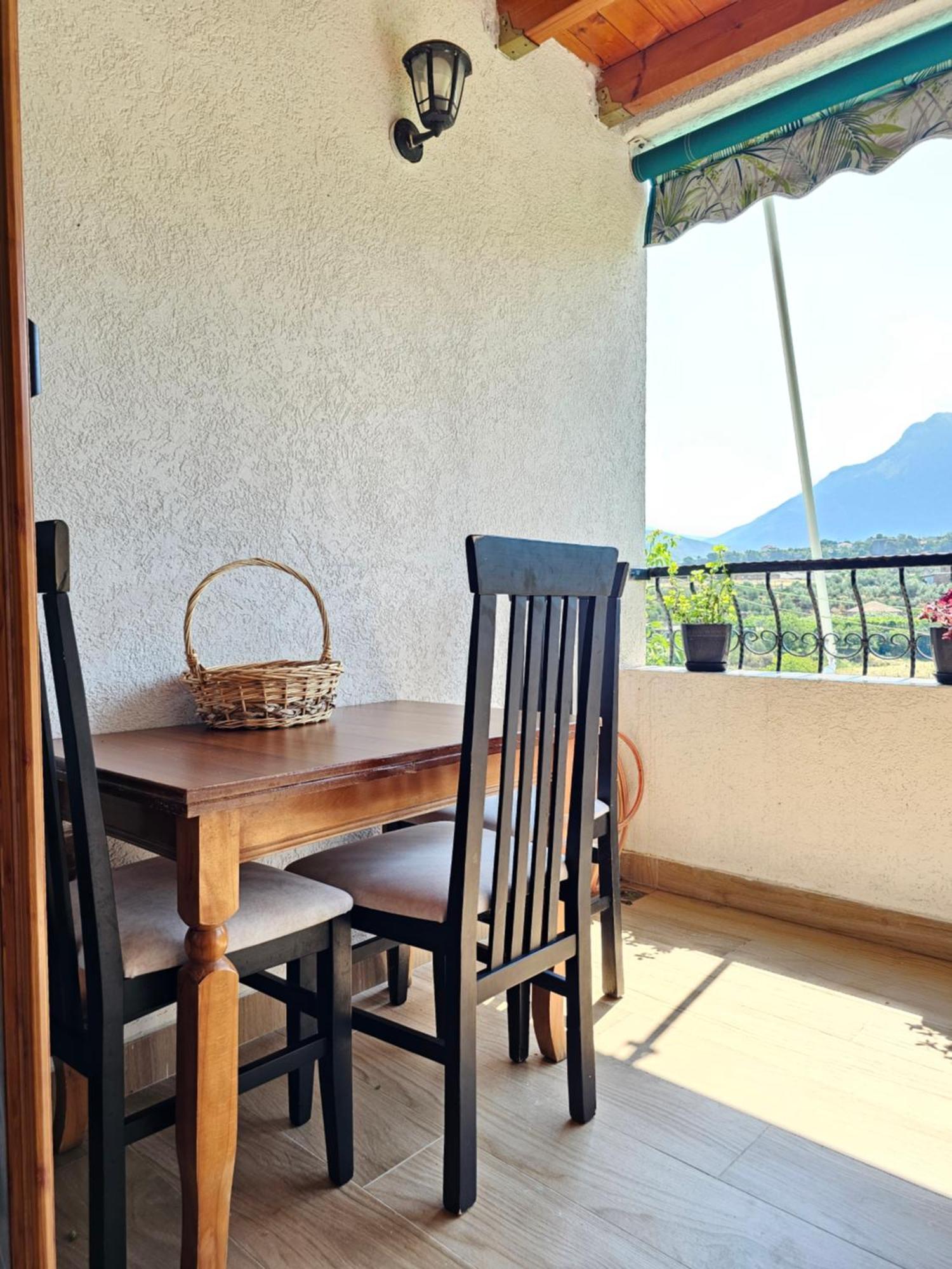 Villa River Escape - Private Beach, Scenic View & Bbq Tepelene