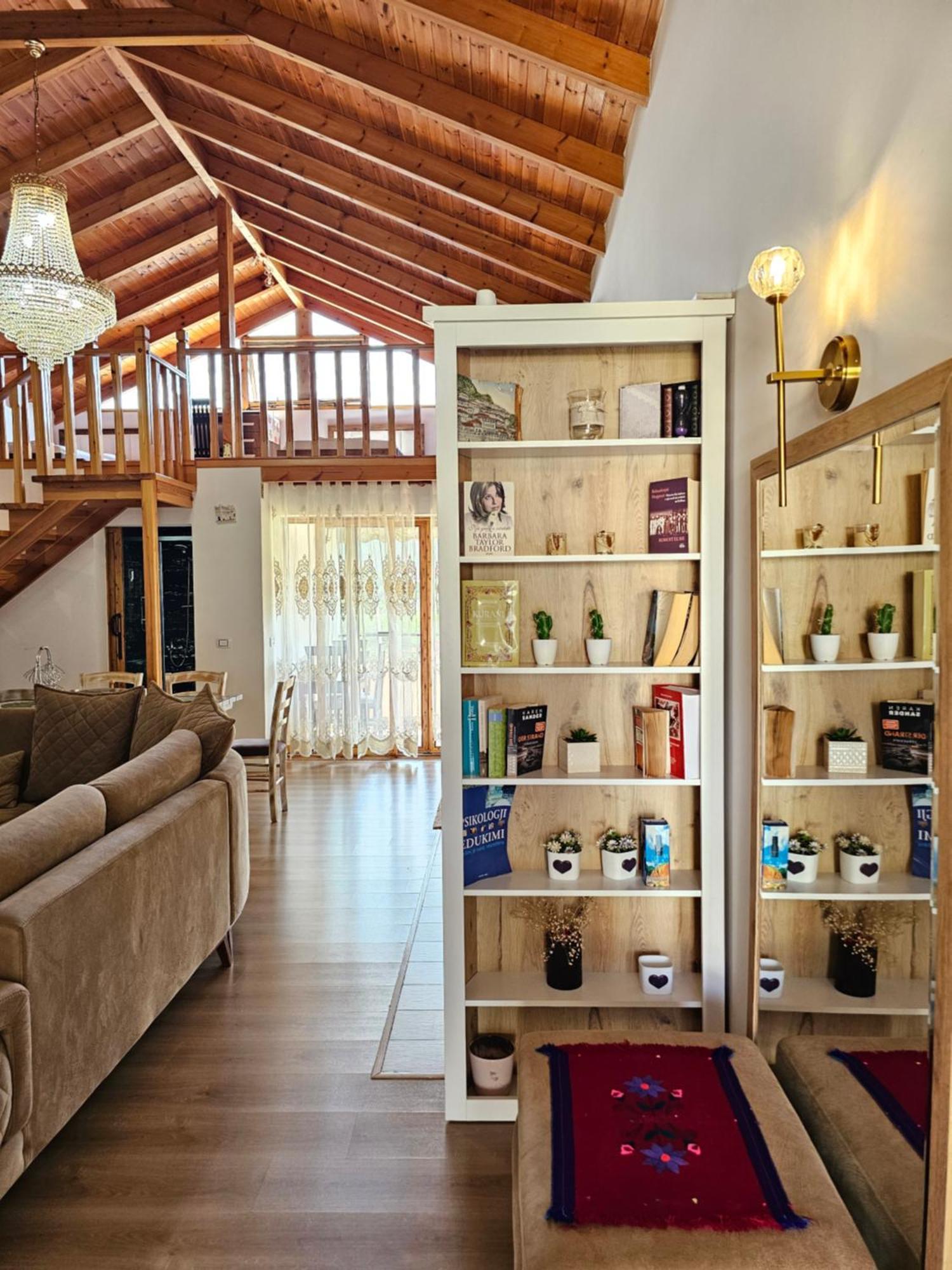 Villa River Escape - Private Beach, Scenic View & Bbq *