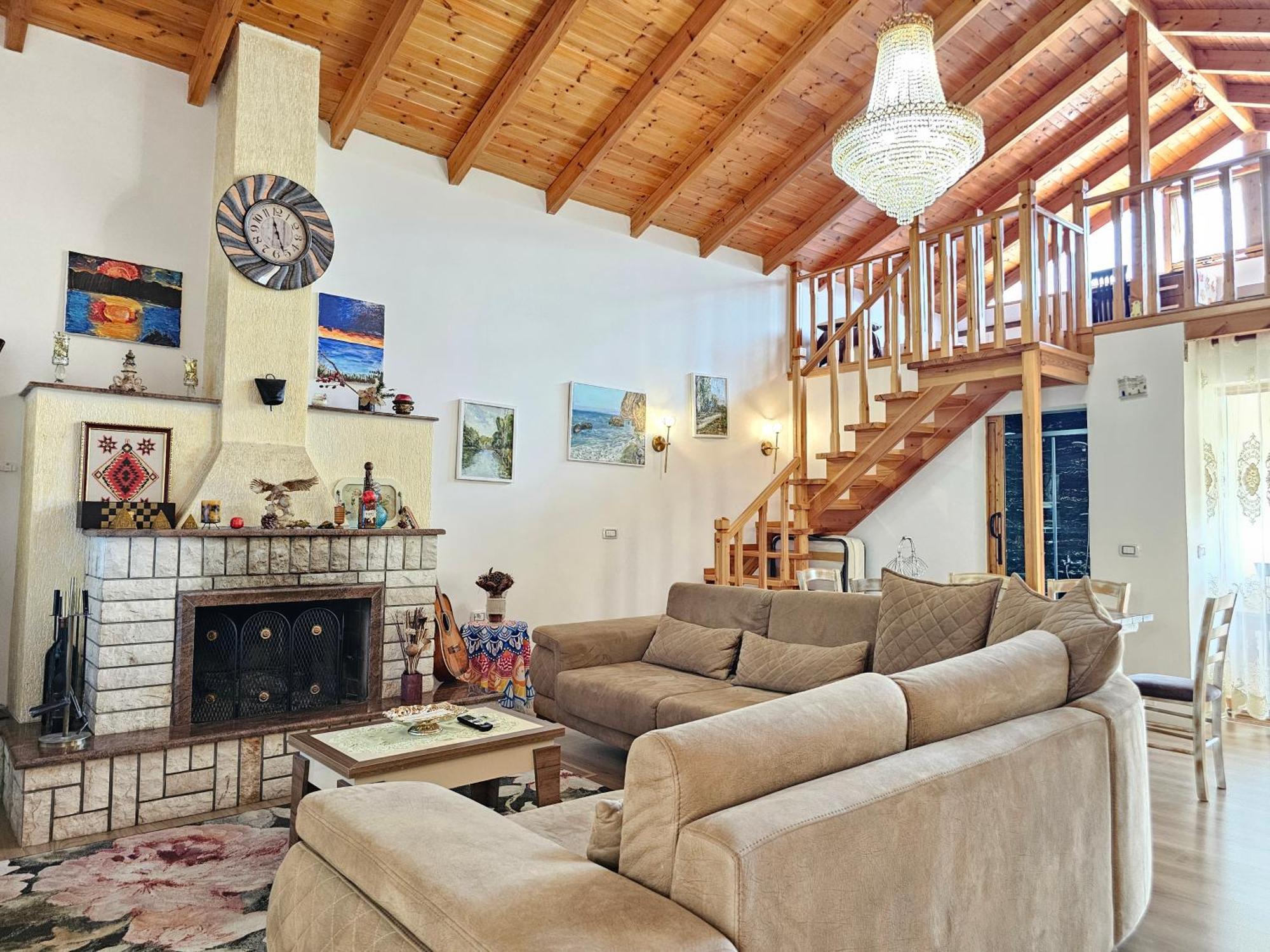 Villa River Escape - Private Beach, Scenic View & Bbq Tepelene
