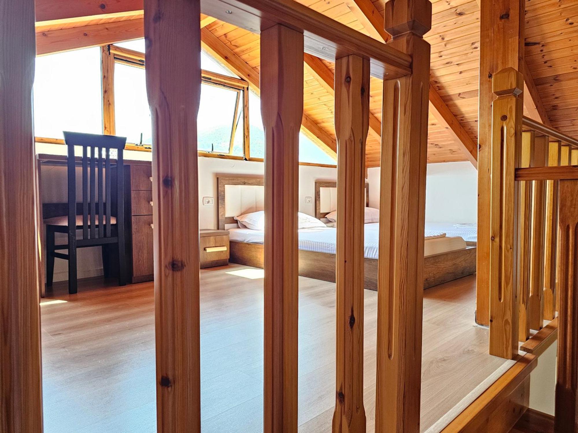 River Escape - Private Beach, Scenic View & Bbq Villa