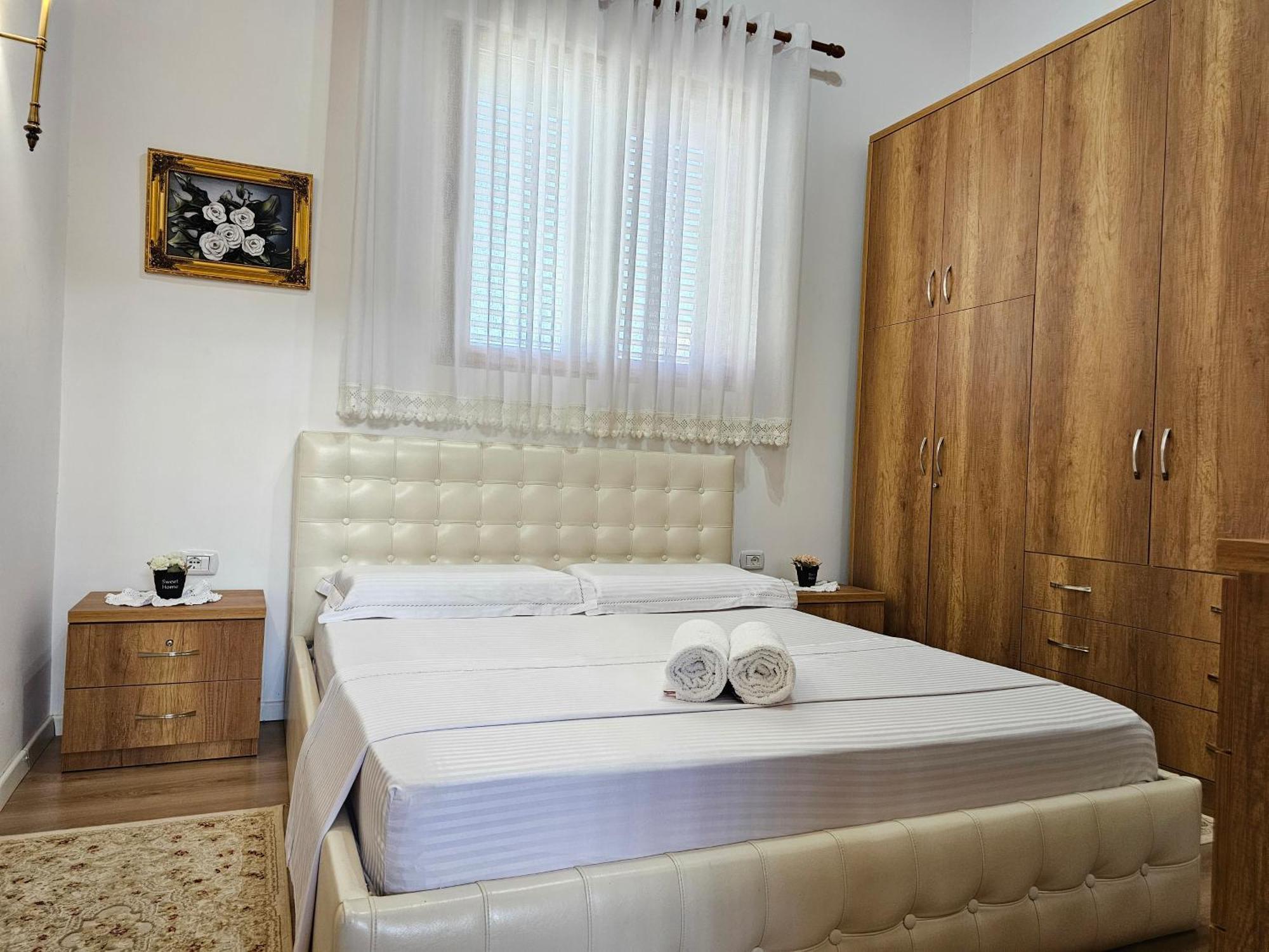 Villa River Escape - Private Beach, Scenic View & Bbq